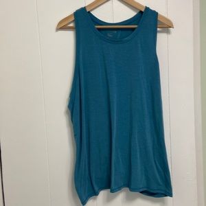 GAP Fit teal/turquoise XL workout top!  Cute partial open back! Great condition!